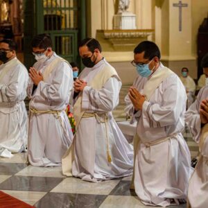Iglesia de Lima se renueva con la ordenación de seis nuevos sacerdotes