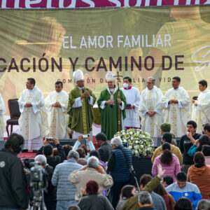Mons. Castillo en Encuentro de Familias: «Vivir la sinodalidad en comunidad»