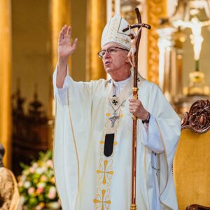 Mons. Castillo: Seguir el camino sencillo y pobre de la Sagrada Familia